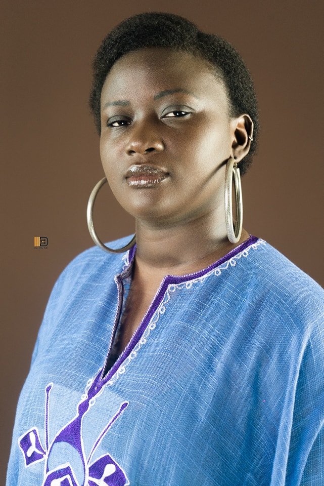 La Poète Slameuse Qui Redéfinit les Frontières de la Poésie – Sénégal Njaay – Senegal-njaay.com