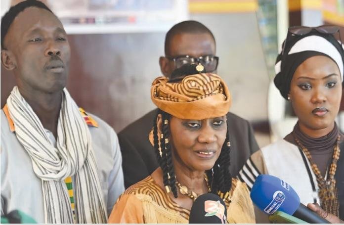 LES LANGUES NATIONALES AU CENTRE DES DEBATS – Sénégal Njaay – Senegal-njaay.com