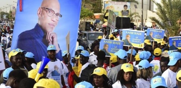 Rumeur de rejet de la candidature de leur leader: Des « Karimistes » devant les locaux du Conseil constitutionnel