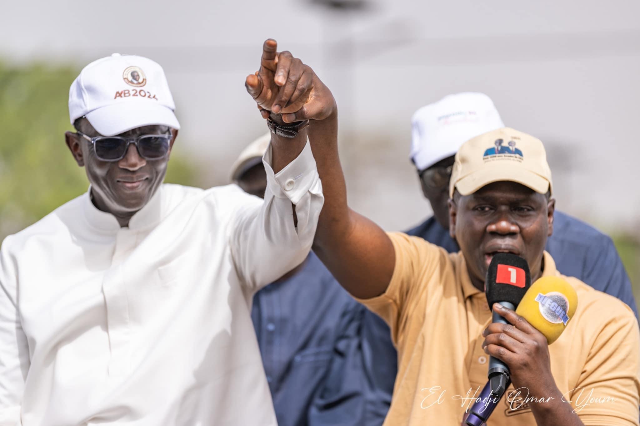 Campagne électorale J12 : Le Ministre Maire de Thiadiaye Me Oumar YOUM draine une marée humaine pour le Président Amadou BA