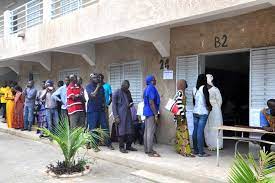 Présidentielle : Les Sénégalais prennent d’assaut les bureaux de vote dès la première heure (vidéos)