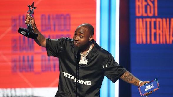 Davido, la star nigériane, électrise la scène des BET Awards