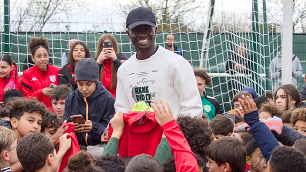 France: Sadio Mané reçu en rockstar à Bourges