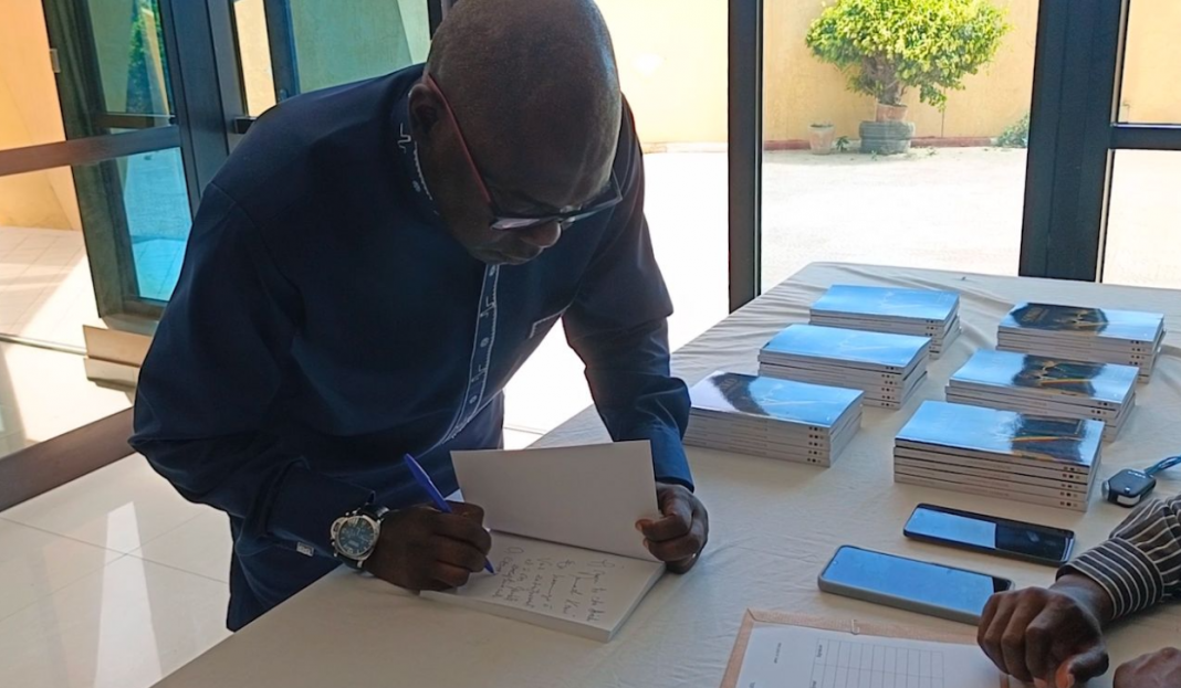 Mohamed Gassama publie Sonko, l’omniprésent, une analyse du phénomène politique sénégalais